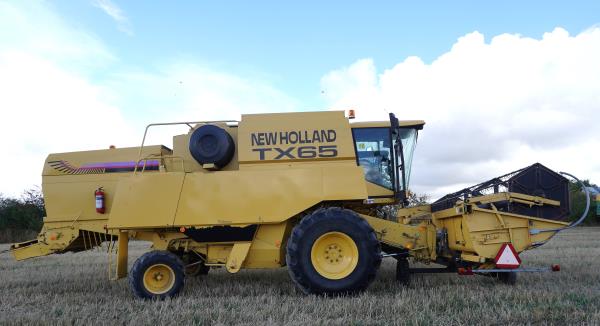 Tröska - New Holland - TX65, 17 fot, ca 5,10 m, motor ca 2.800 timmar, ca 2.300 trösk timmar, årsmod...