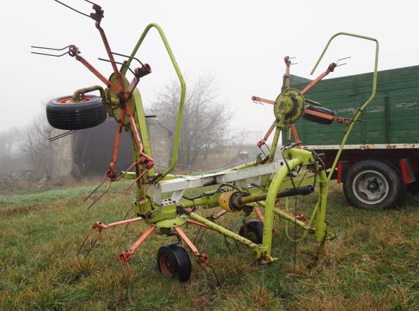 Hövändare - Claas - W 540 SL. Not. rostangrien kolv