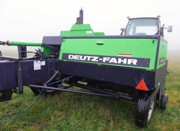 Hårdpress - Deutz-Fahr - HD 440, med originalbalkastare BS 345