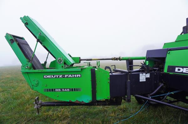 Hårdpress - Deutz-Fahr - HD 440, med originalbalkastare BS 345