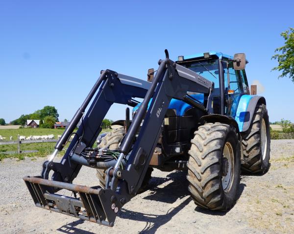 Traktor - New Holland - 8160, årsmodell 1998, lastare Ålö Quicke Q65. 7.564 timmar