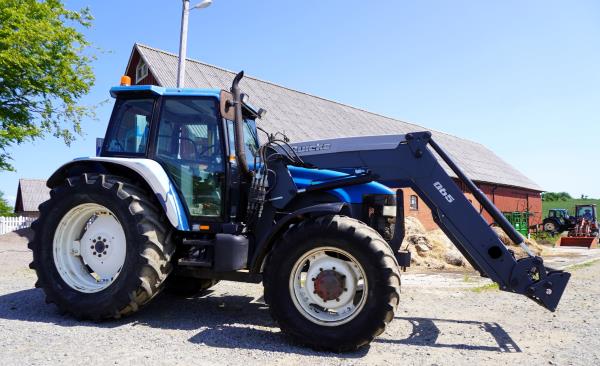 Traktor - New Holland - 8160, årsmodell 1998, lastare Ålö Quicke Q65. 7.564 timmar