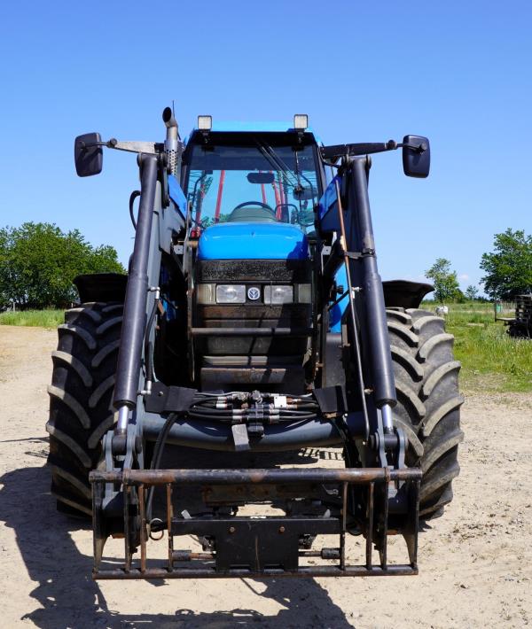 Traktor - New Holland - 8160, årsmodell 1999, Ålö Quicke Q65. 8.532 timmar.