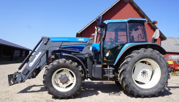 Traktor - New Holland - 8160, årsmodell 1999, Ålö Quicke Q65. 8.532 timmar.