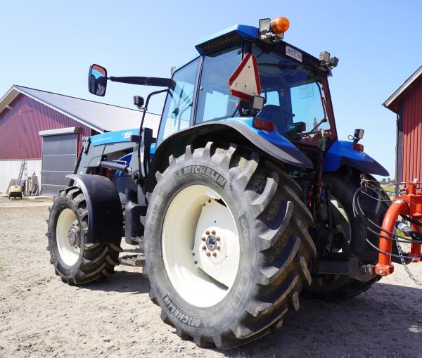 Traktor - New Holland - 8160, årsmodell 1999, Ålö Quicke Q65. 8.532 timmar.